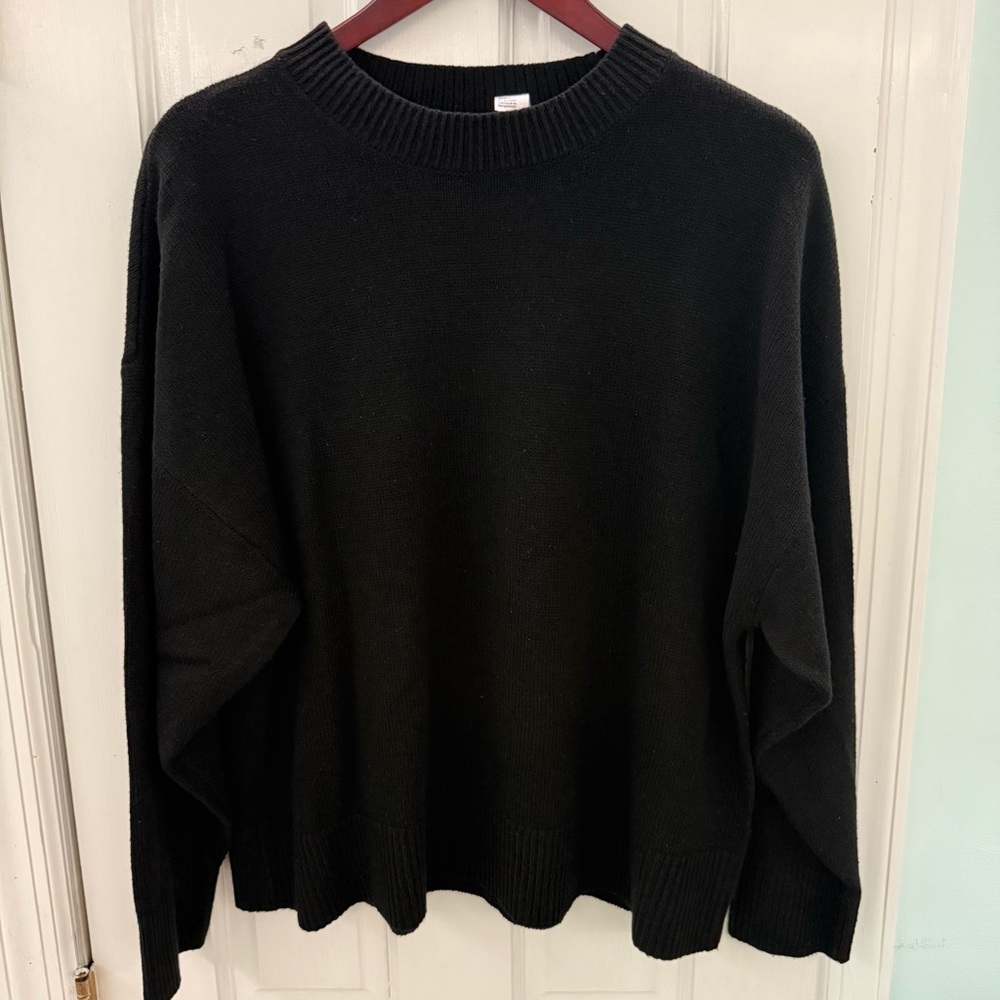 H&M Divided Black Crewneck Sweater Size L